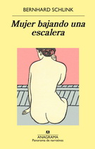 Mujer bajando una escalera